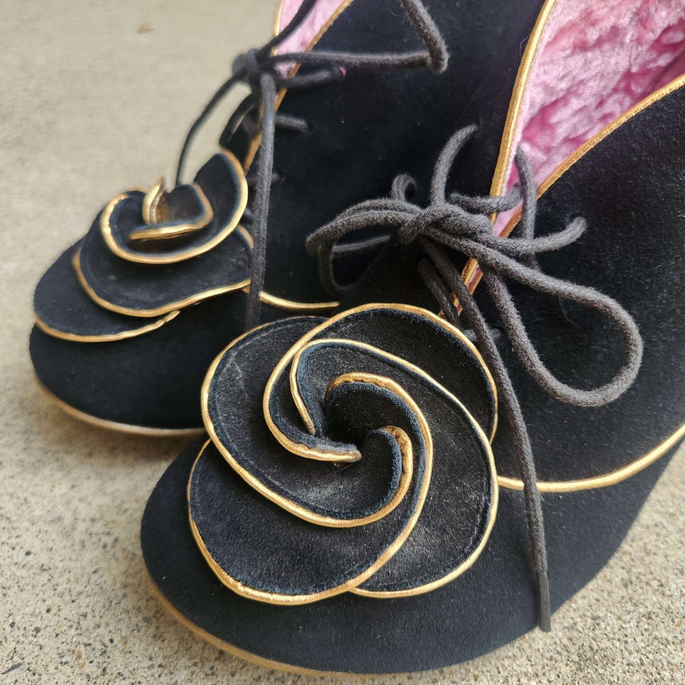 Irregular Choice Black Rosepea booties - Picture 7 of 13